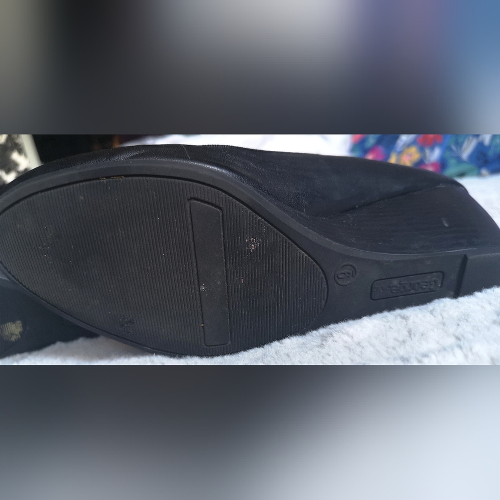 George pumps. Size 9 - Picture 8 of 11